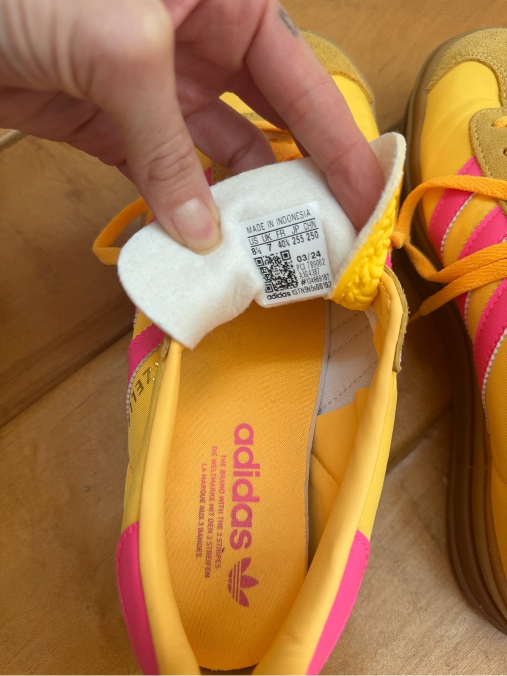 adidas Gazelle Low Sneakers in Yellow & Hot Pink - Picture 2 of 9